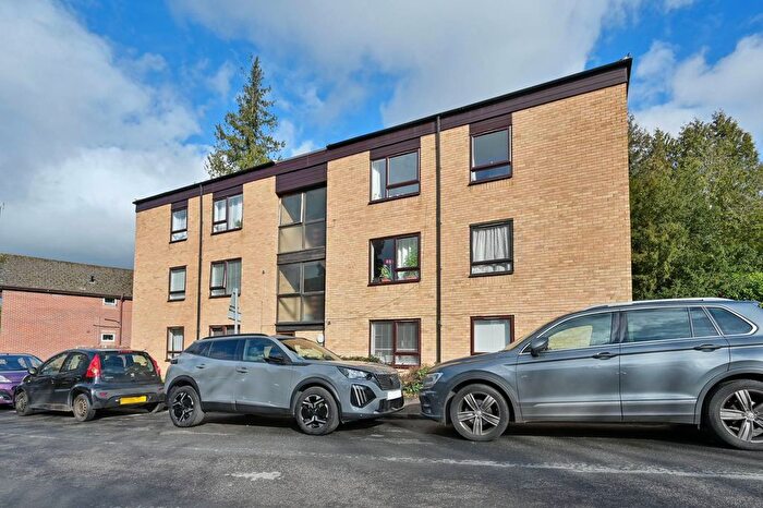 2 Bedroom Flat For Sale In Grandfield Avenue, Watford, WD17