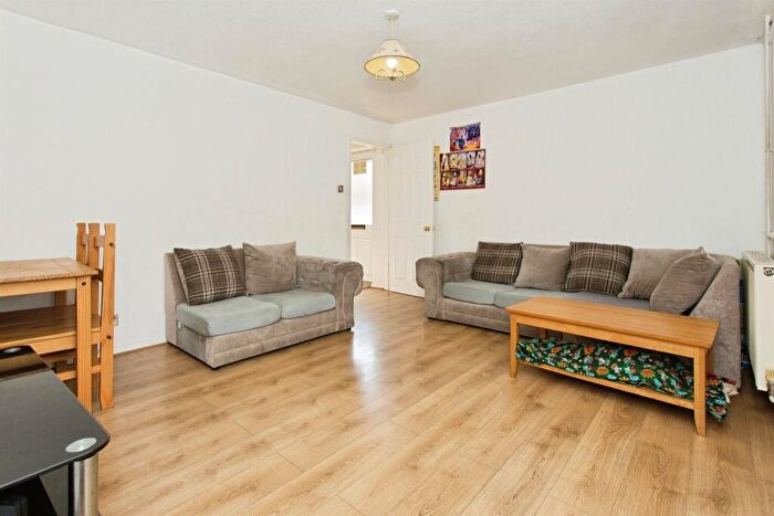 3 Bedroom End Of Terrace House For Sale In Armitage Way, Cambridge, CB4