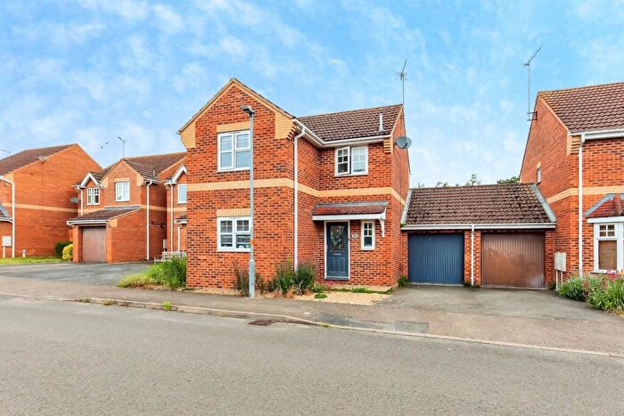 3 Bedroom Link Detached House For Sale In Creed Road, Oundle, Peterborough, PE8
