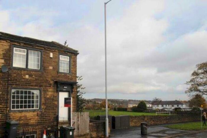 2 Bedroom Cottage To Rent In Thornton Road, Bradford, West Yorkshire, BD13