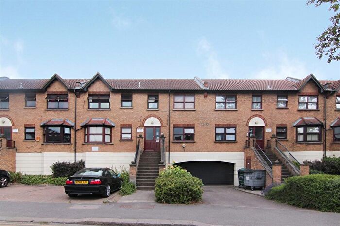 1 Bedroom Flat To Rent In Coppermill Lane, Walthamstow, London, E17