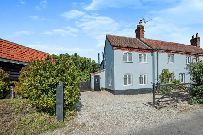 4 Bedroom Property For Sale In Cawston Road, Brandiston, Norwich, NR10