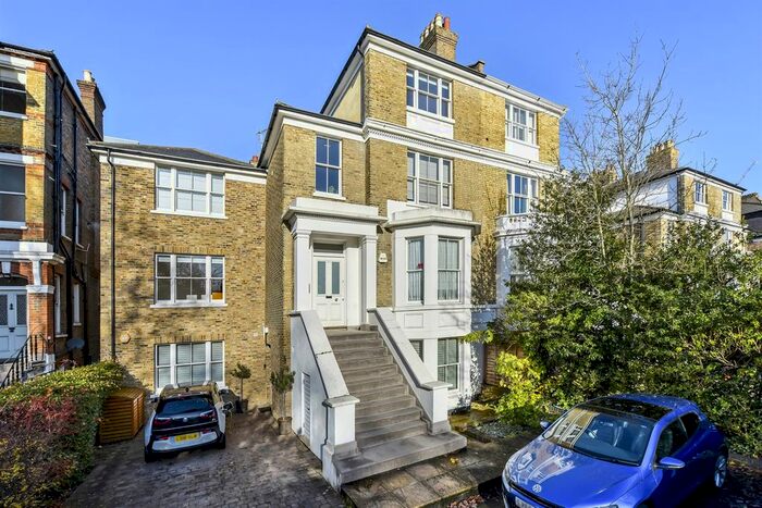 3 Bedroom Flat To Rent In Mattock Lane, London, W5