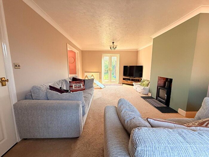 4 Bedroom Detached House For Sale In St. Andrews Drive, Eccles, NR16