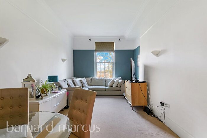 1 Bedroom Flat For Sale In Horton Crescent, Epsom, KT19