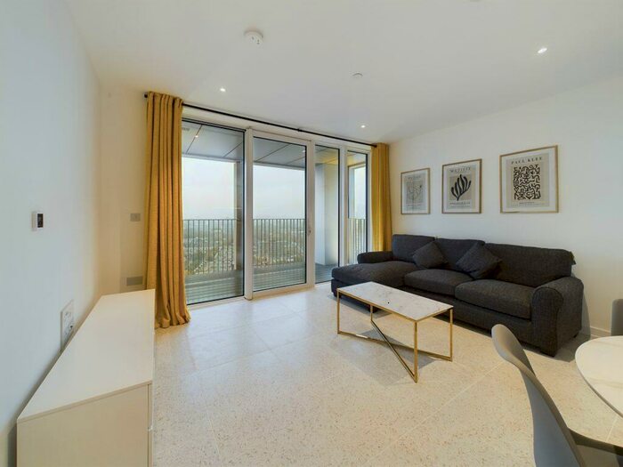 2 Bedroom Flat To Rent In Cendal Crescent, Whitechapel, &# Bedrooms Modern, E1