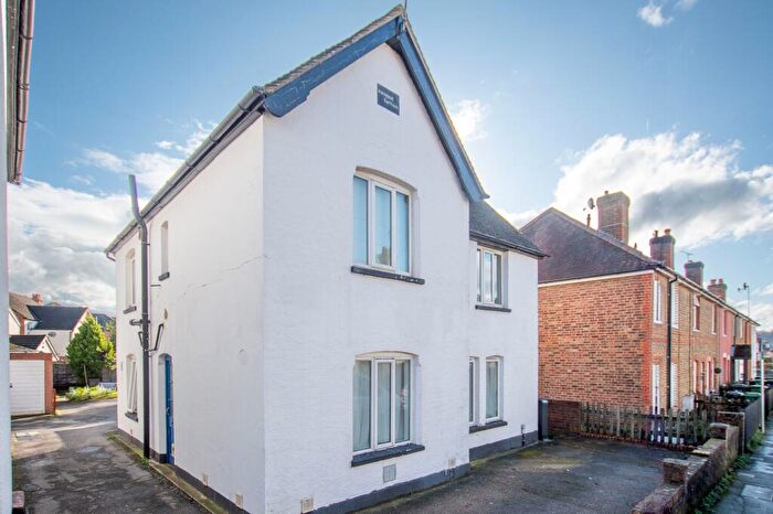1 Bedroom Flat For Sale In A New Cross Road, Guildford, GU2