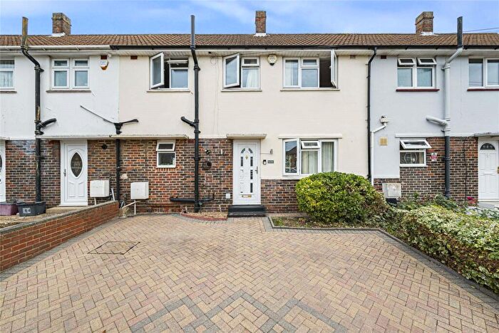 3 Bedroom Semi Detached House For Sale In Hadlow Road, Welling, Kent, DA16