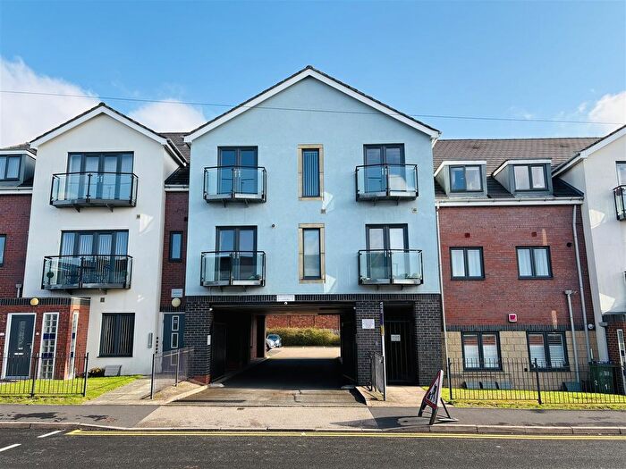 2 Bedroom Flat To Rent In Aqua Court, Cardale Street, Rowley Regis, B65