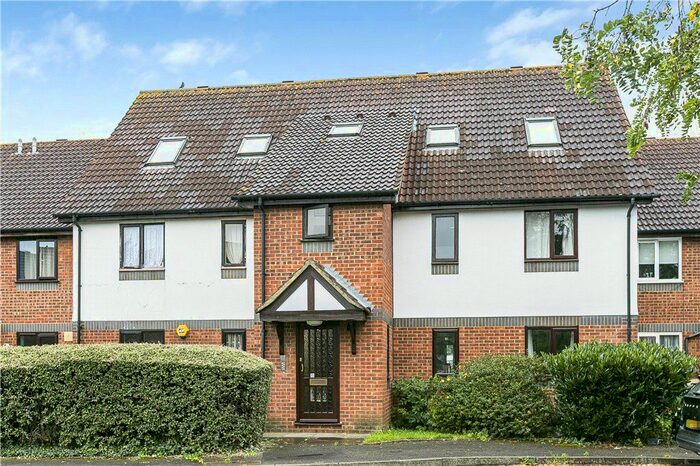 1 Bedroom Flat To Rent In Stirling Close, London, SW16