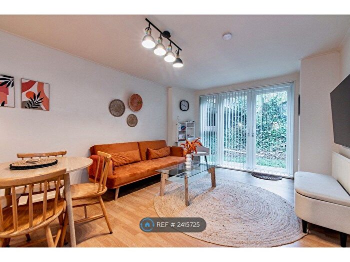 2 Bedroom Flat To Rent In Redcliffe Gardens, Nottingham, NG3