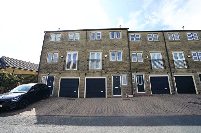 4 Bedroom Town House For Sale In Weavers Court, Queensbury, Bradford, West Yorkshire, BD13