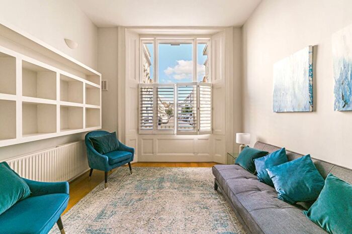 2 Bedroom Flat To Rent In St Georges Drive, Pimlico, London, SW1V