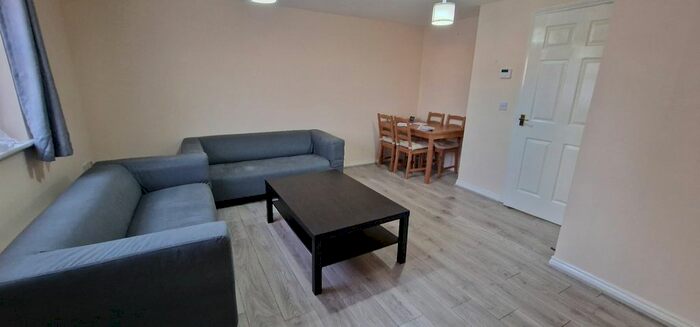 2 Bedroom Flat To Rent In Symphony Close, Edgware, HA8