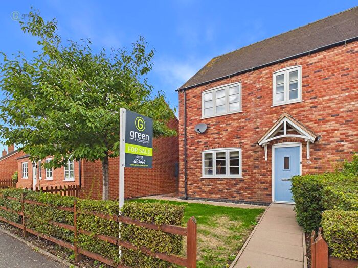 3 Bedroom Semi-Detached House For Sale In Coton Lane, Tamworth, B79