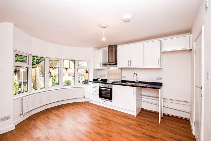 2 Bedroom Flat To Rent In Cedar Walk, Hemel Hempstead, HP3