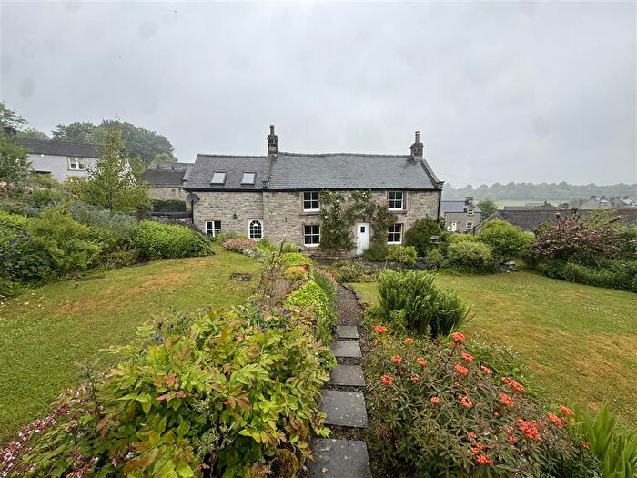 3 Bedroom Property For Sale In High Street, Calver, Hope Valley, S32