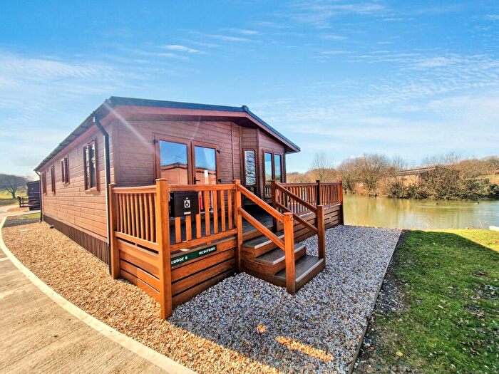 3 Bedroom Park Home For Sale In Orchard Lakes, Hatherleigh Road, Winkleigh, EX19