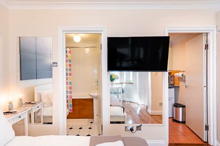 1 Bedroom Studio To Rent In Studio, – St Thomas’ Road, Finsbury Park, N4