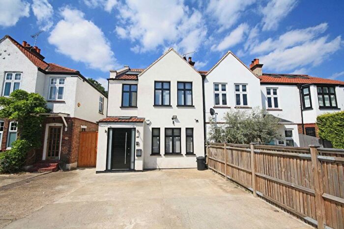 5 Bedroom Property To Rent In Granville Road, London, SW18