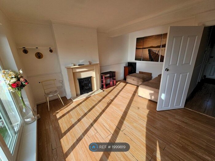 3 Bedroom Maisonette To Rent In Bexley Road, London, SE9