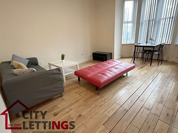 2 Bedroom Flat To Rent In Waverley Street, Nottingham, NG7
