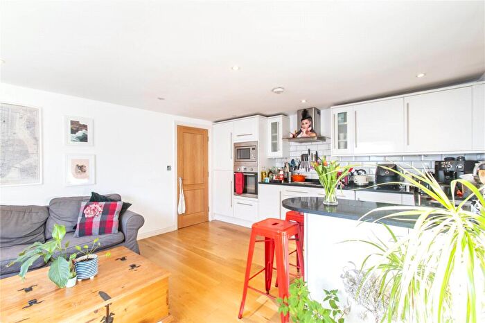 2 Bedroom Apartment To Rent In Whitechapel Road, Whitechapel, London, E1