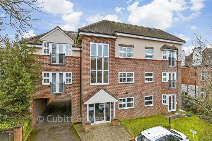 2 Bedroom Flat For Sale In Eaton Road, Sutton, Surrey, SM2