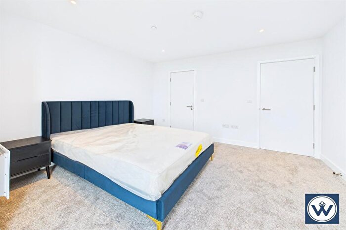 2 Bedroom Apartment To Rent In Park View, Dantzic Street, M4