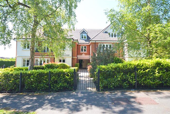 2 Bedroom Flat For Sale In St. Monica's Road, Kingswood, Tadworth, KT20