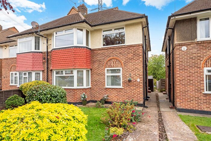 2 Bedroom Maisonette For Sale In Lynmouth Avenue, Morden, SM4