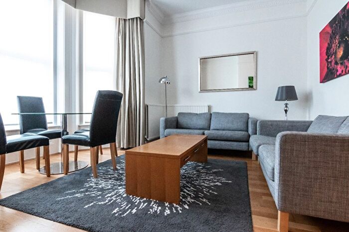 2 Bedroom Flat To Rent In Kew Gardens Road, Kew, TW9