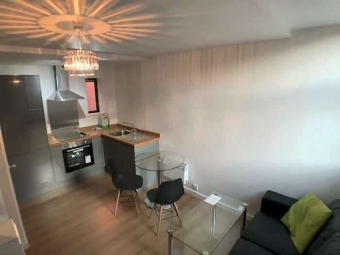 1 Bedroom Apartment To Rent In The Chandlers, Leeds City Centre, LS2