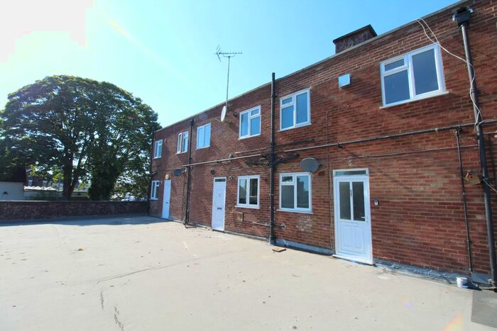 2 Bedroom Terraced House To Rent In Hitchin Road, Luton, LU2