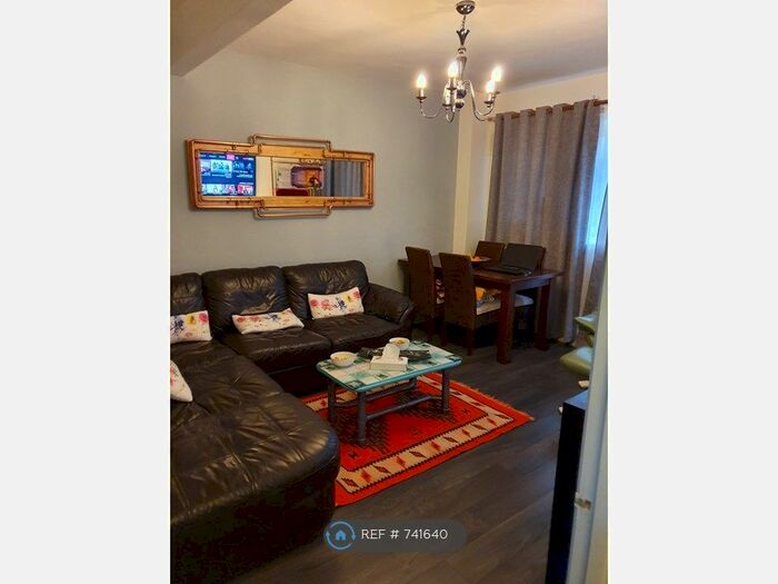 2 Bedroom Flat To Rent In Elstead House, London, SW2