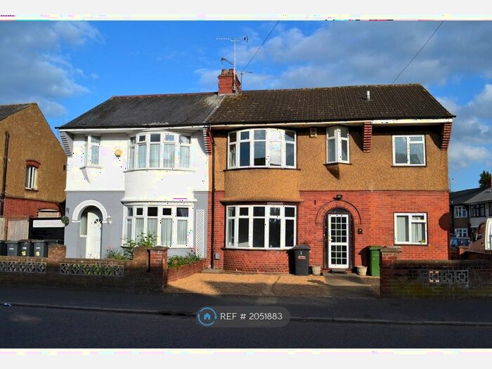 4 Bedroom Semi-Detached House To Rent In Bancroft Road, Luton, LU3