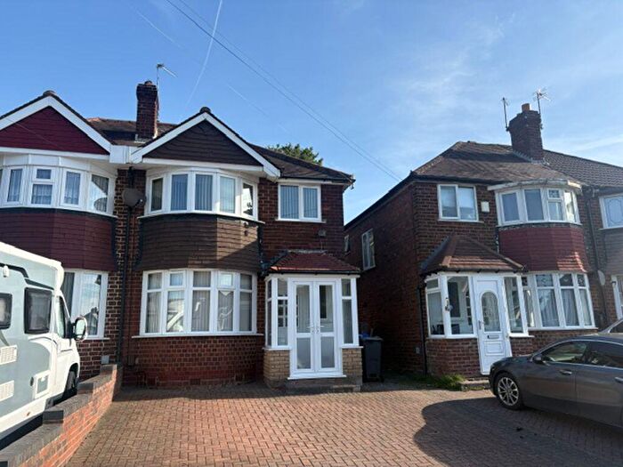 3 Bedroom Semi-Detached House To Rent In Waddington Avenue, Birmingham, B43