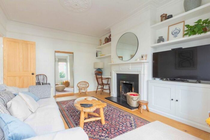 3 Bedroom Flat To Rent In Criffel Avenue, London, SW2