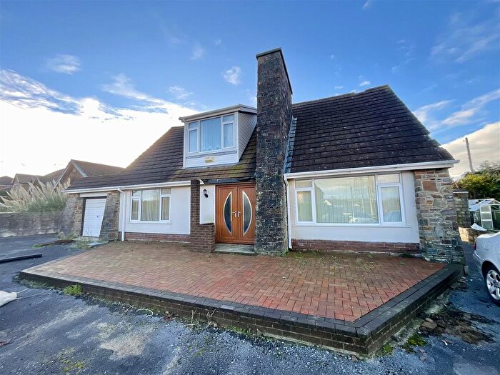 Town House For Sale In Heol Y Mynydd, Bryn, Llanelli, SA14