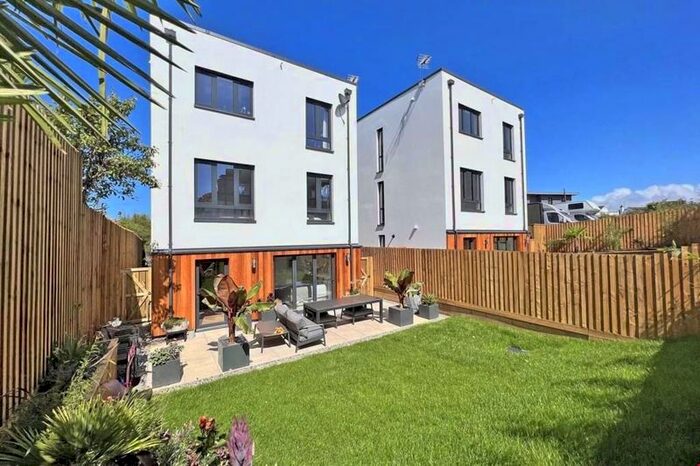 4 Bedroom Detached House To Rent In Pentire Avenue, Newquay, TR7