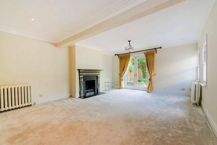 5 Bedroom Detached House To Rent In Catlins Lane, Pinner, HA5