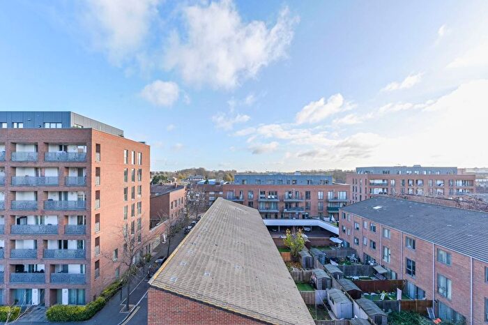 2 Bedroom Flat To Rent In Maddison Building, Canning Town, London, E16