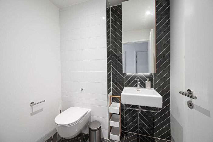 2 Bedroom Flat For Sale In Atlas Building, Old Street, London, EC1V