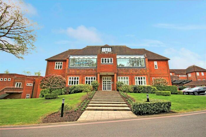 2 Bedroom Apartment To Rent In Elizabeth Drive, Banstead, SM7