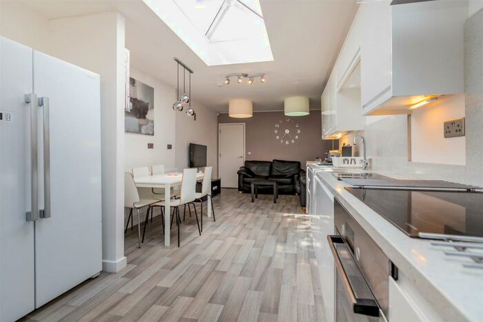 5 Bedroom House To Rent In Holly Grove, Hubert Road, Birmingham, B29