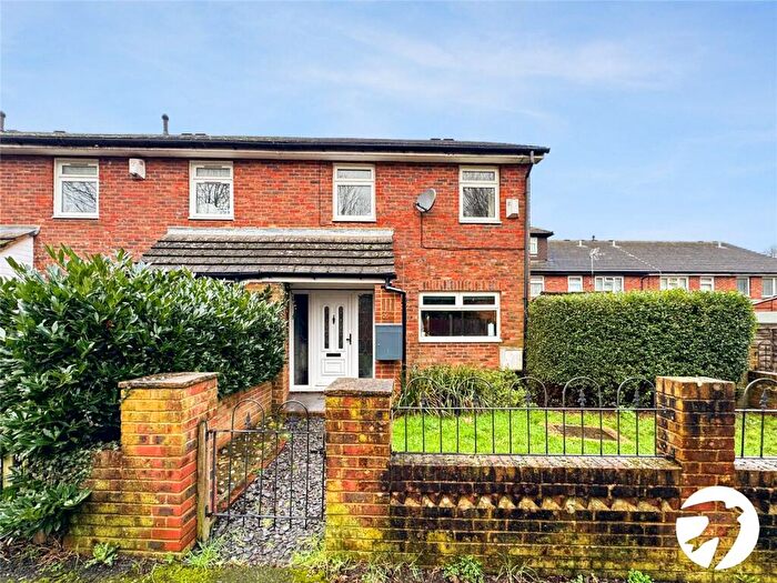3 Bedroom End Of Terrace House For Sale In Plumpton Walk, Maidstone, Kent, ME15