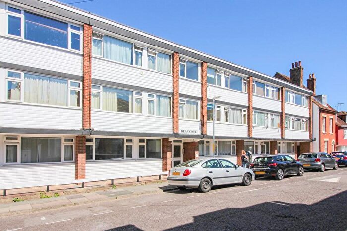 1 Bedroom Flat For Sale In Dean Court, Broad Street, Canterbury, Kent, CT1