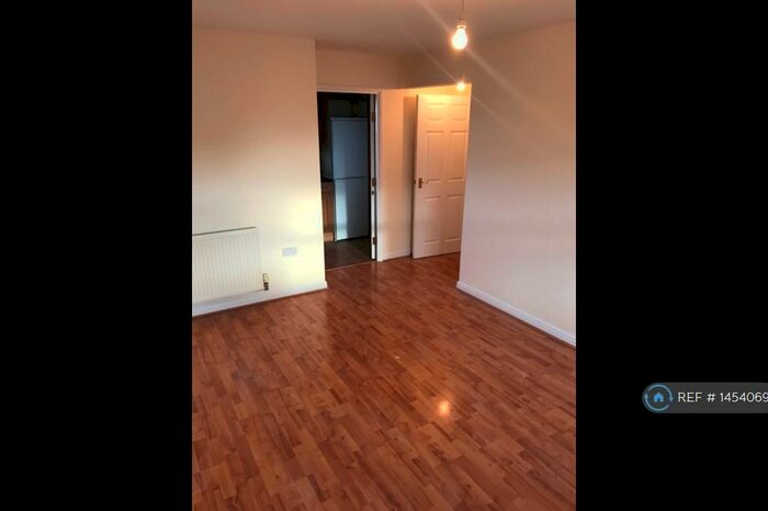 2 Bedroom Flat To Rent In Malyon Close, Braintree, CM7