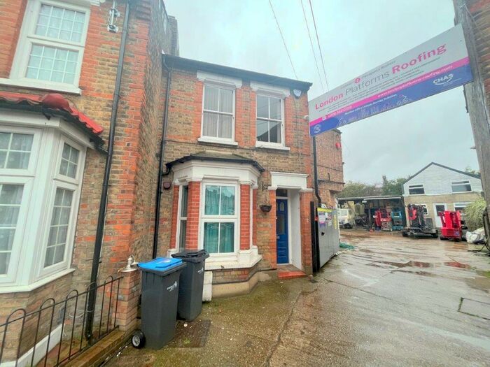 1 Bedroom Flat To Rent In Burleigh Road, Enfield, EN1