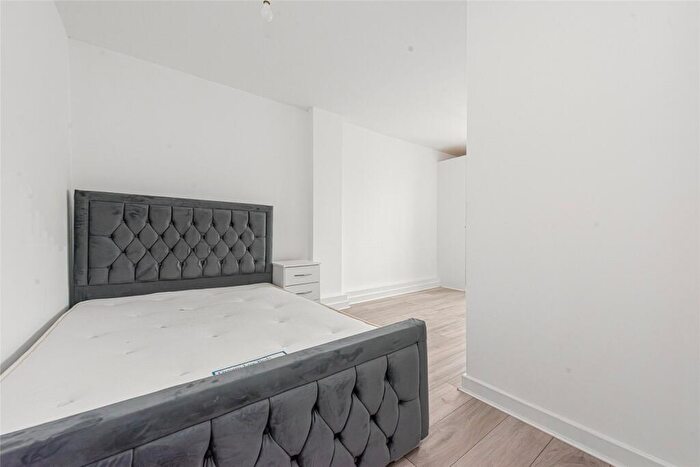 2 Bedroom Apartment To Rent In Holloway Road, Islington, London, N7